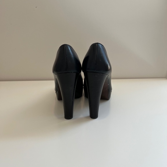 Stuart Weitzman Navy Heels - Picture 5 of 6